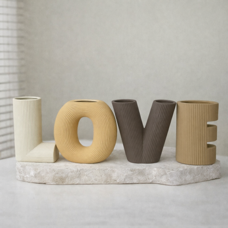 طقم فازات ديكور سيراميك  حروف LOVE – 4