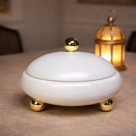 مضيفة معدنية دائرية بغطاء