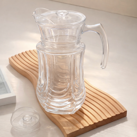 شربة ماء زجاج شفاف مخطط