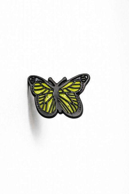 270 . ستيكر جوال - فراشة