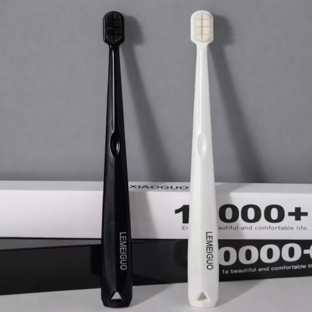 فرشاة أسنان بشعيرات ناعمة