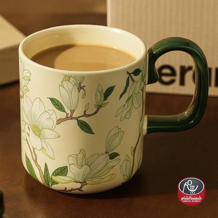 نقشة أزهار بيضاء مع لمسات خضراء