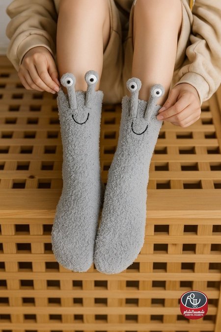 جرابات شتوية ثقيلة بعيون بارزة